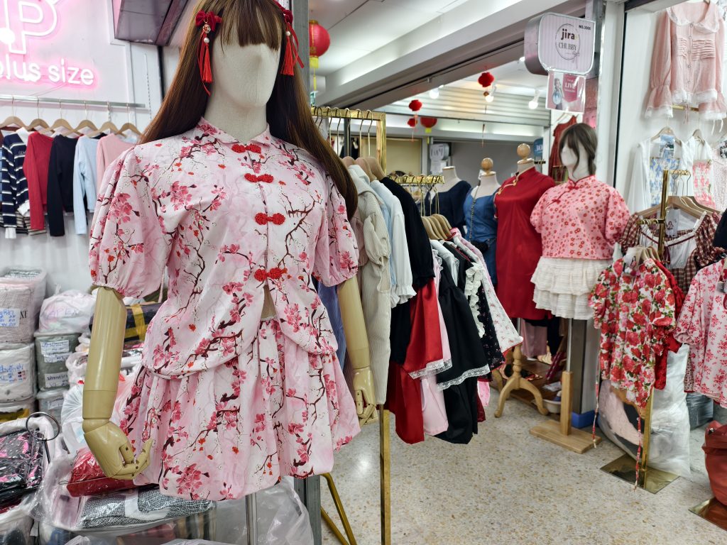 สีมงคลปีนี้ ไม่จำเป็นต้อง แดง