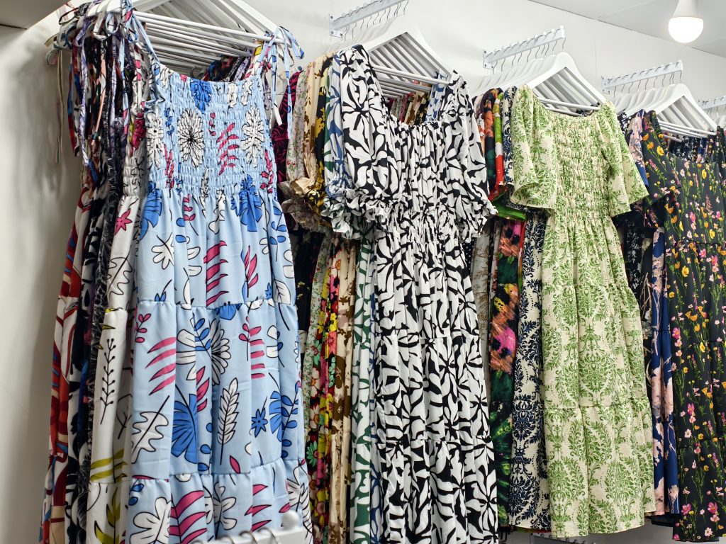 ชุดเดรสสายเดี่ยว